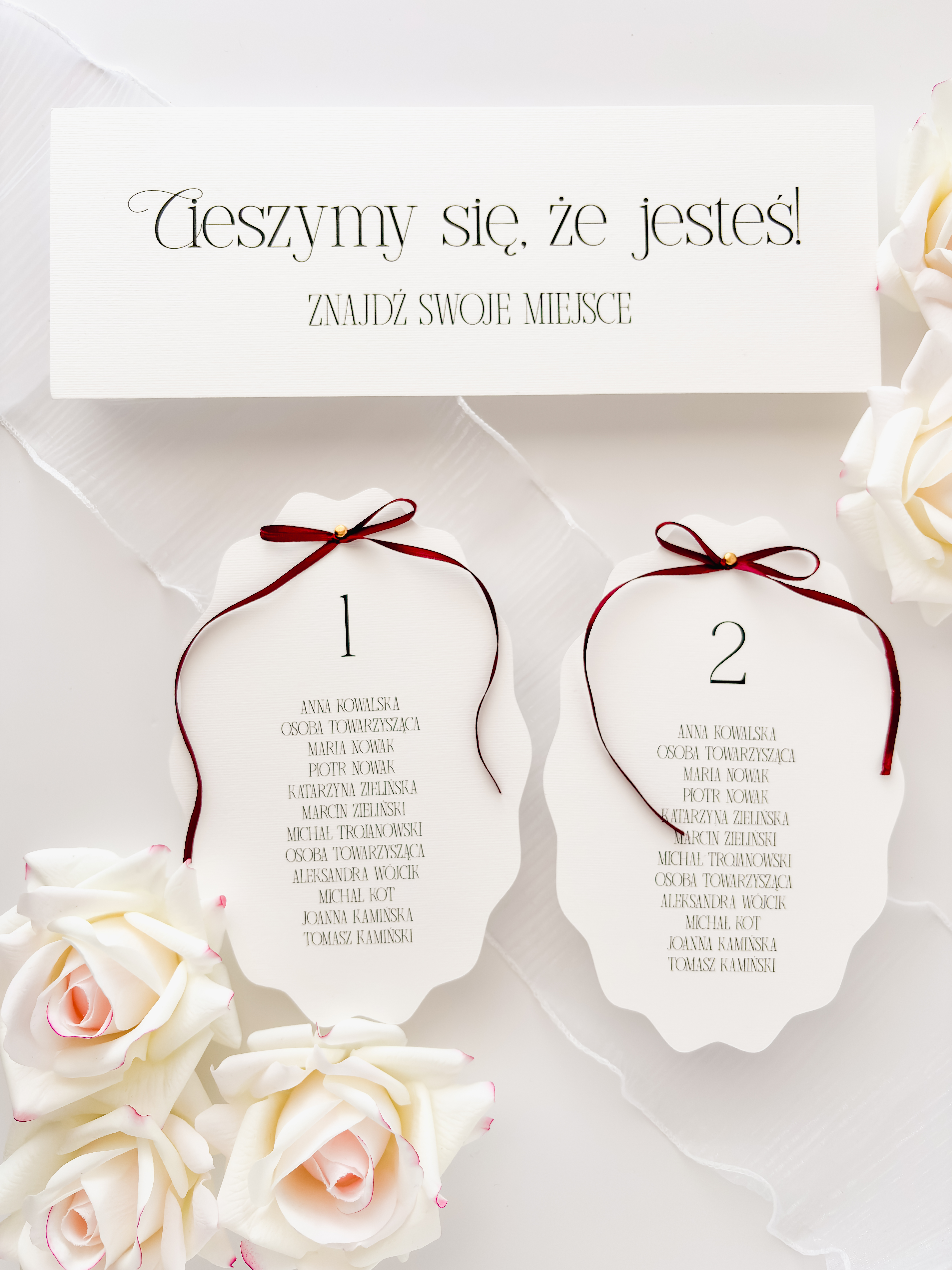 Karty A5 z usadzeniem gości z bordową wstążką kolekcja Vivienne