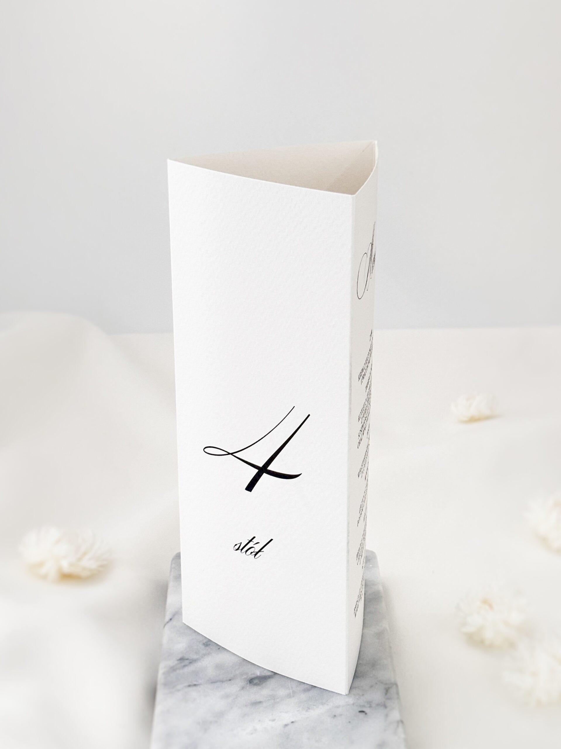 Luksusowy numer stołu weselnego z menu