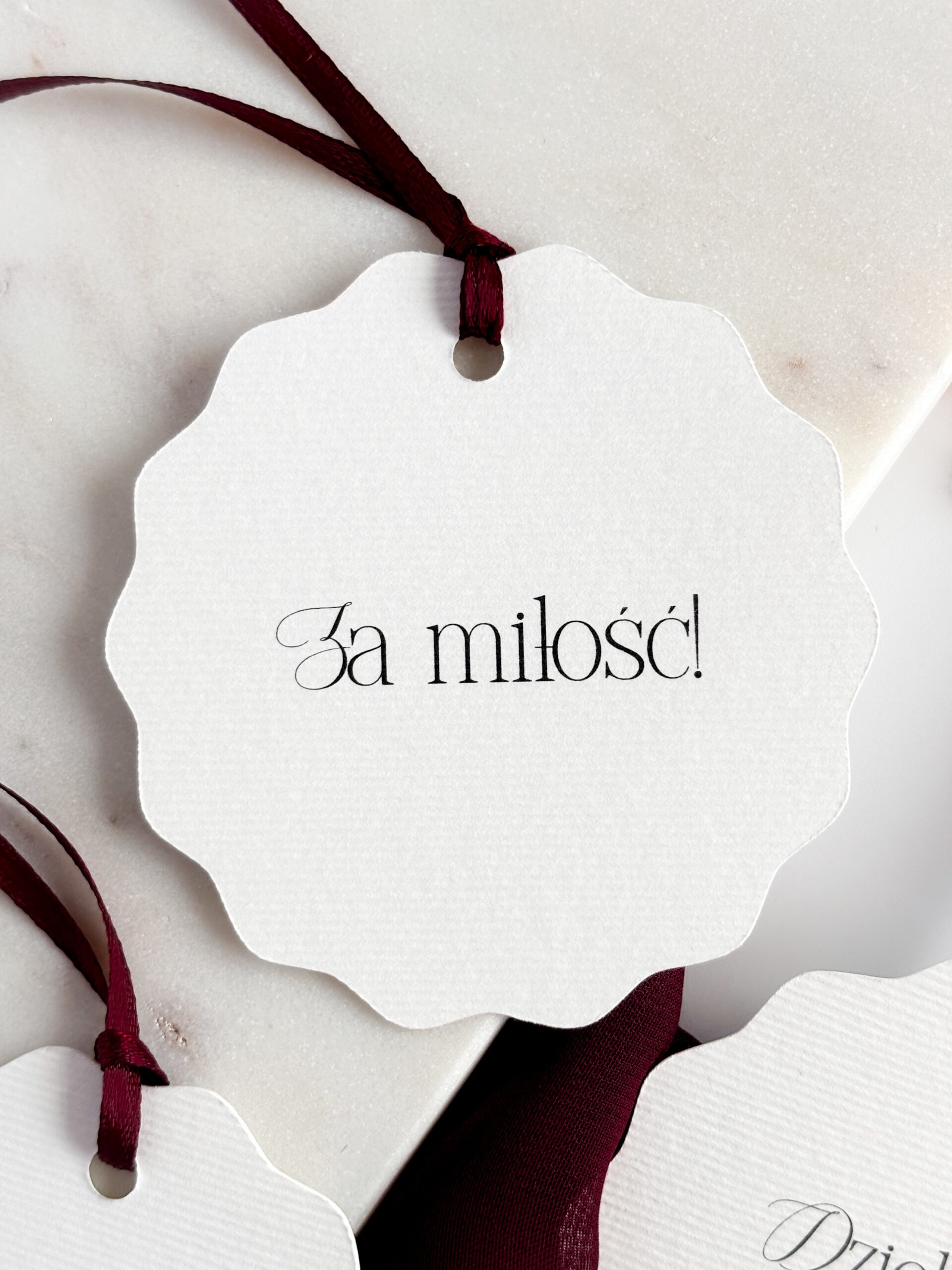 zawieszka na alkohol weselny z napisem "za miłość"