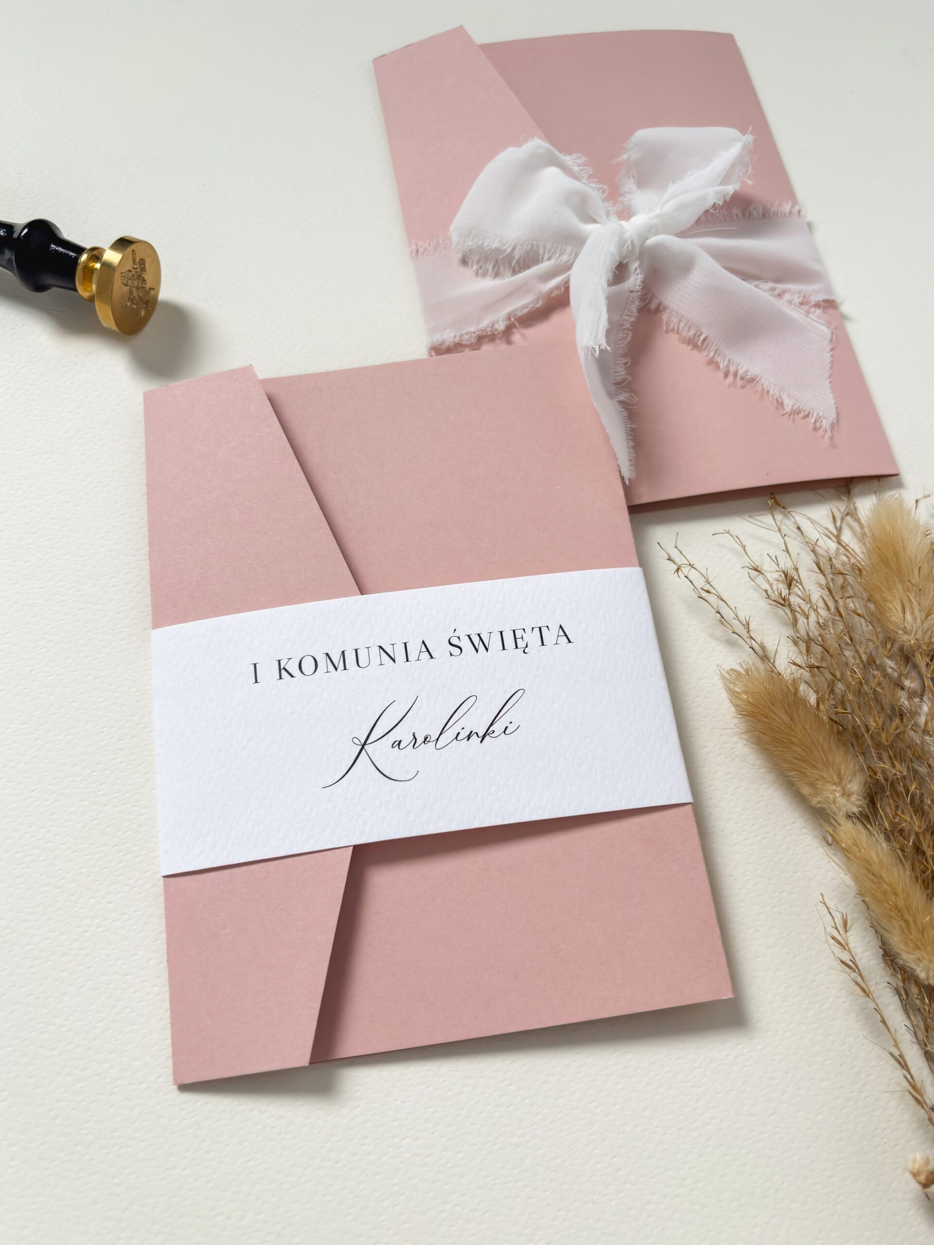 Pastelowe zaproszenie na pierwszą komunię