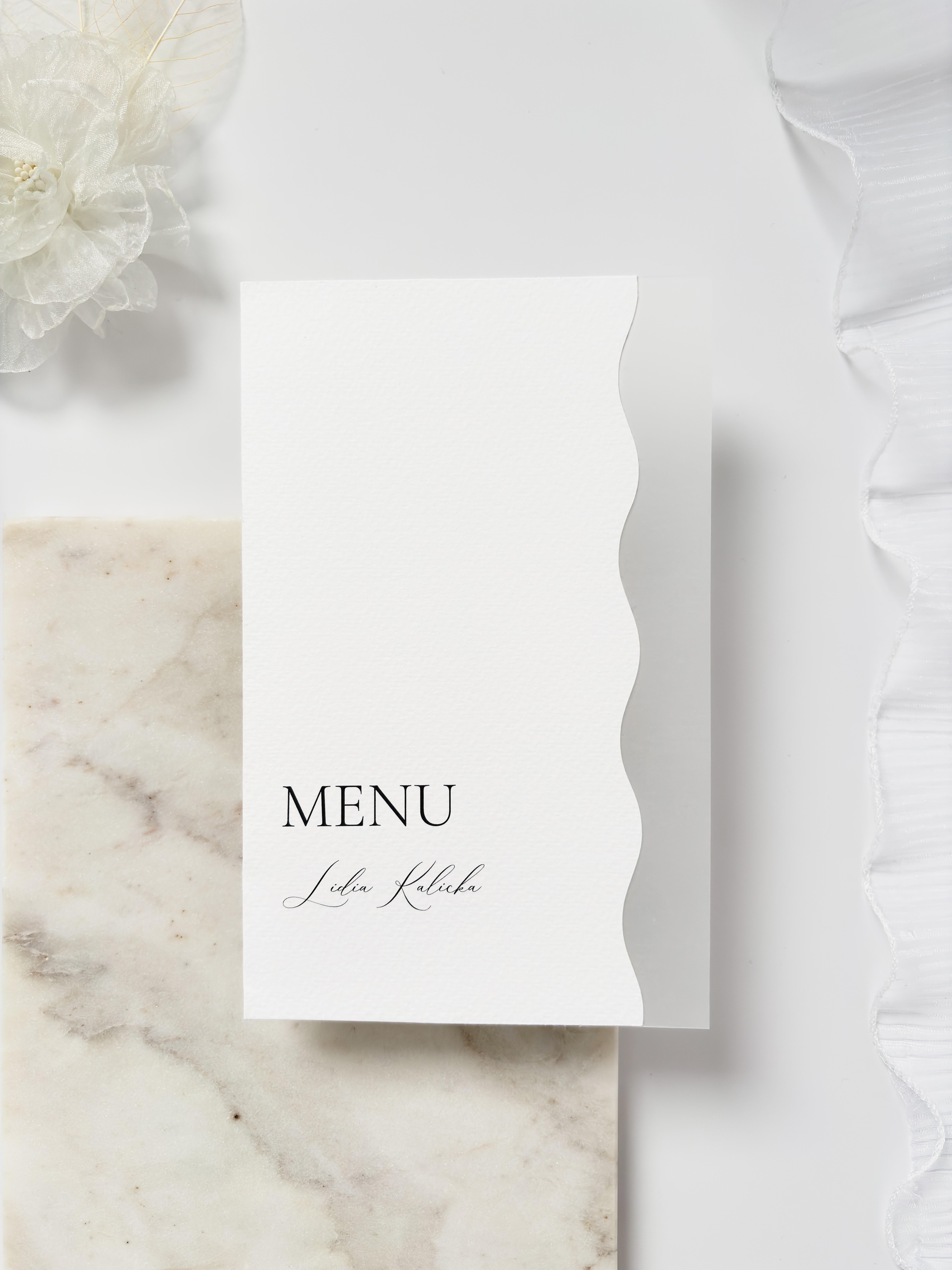 Menu weselne z winietką w kształcie fali