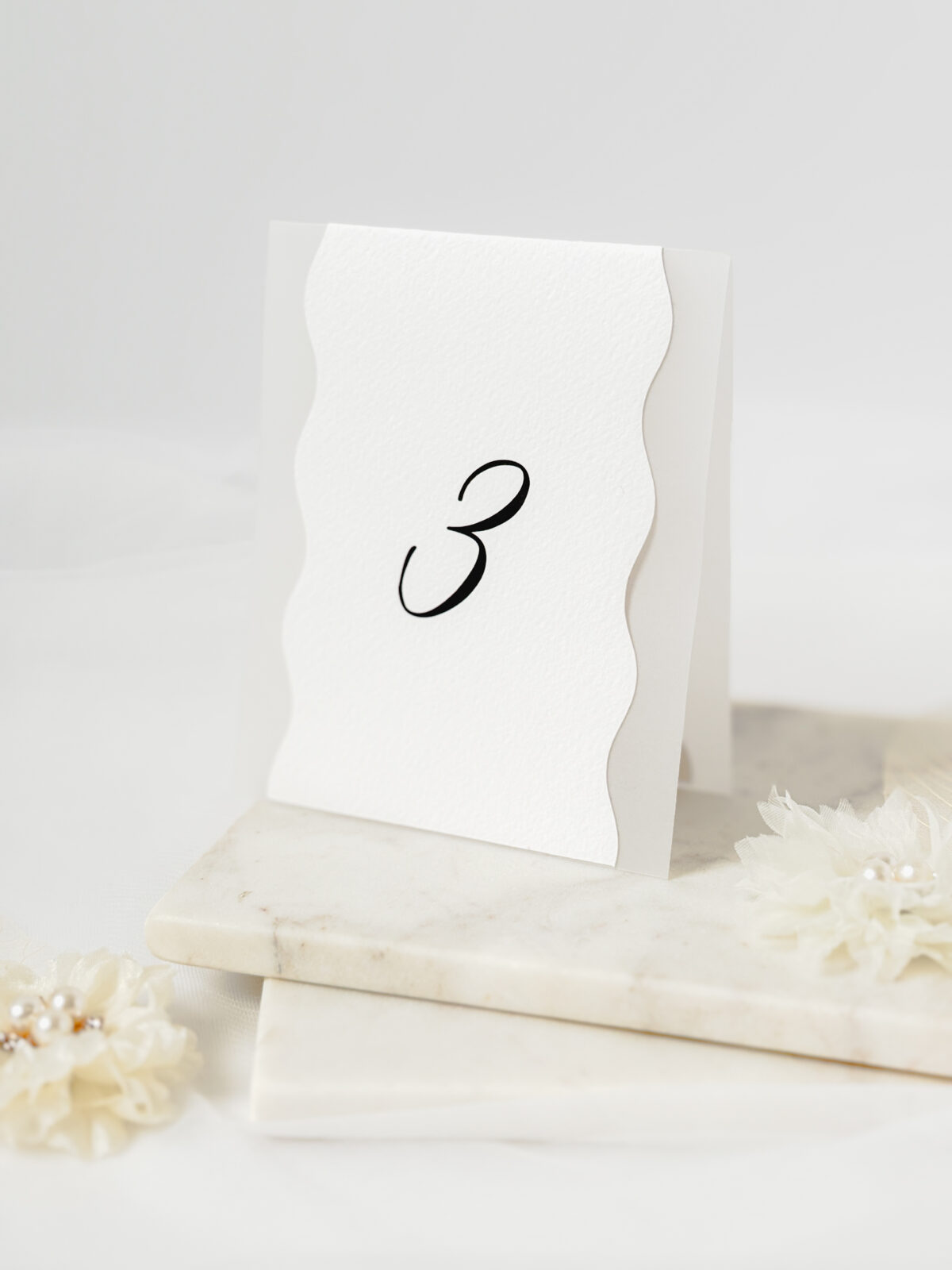 Nowoczesny numer stołu weselnego