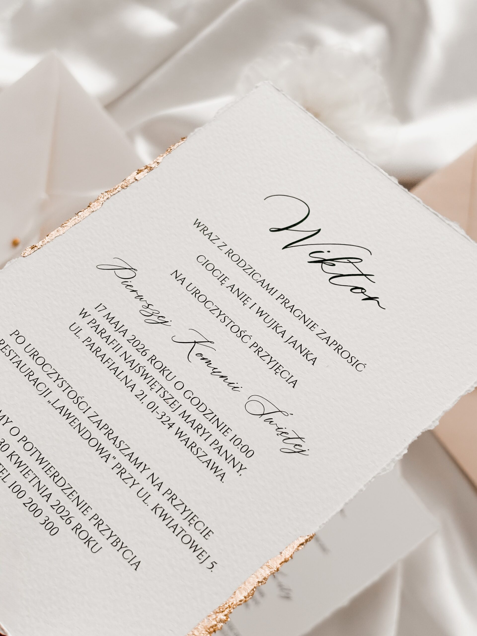 IMG_3642 zaproszenie na pierwszą komunię z rwanymi brzegami i złoceniem