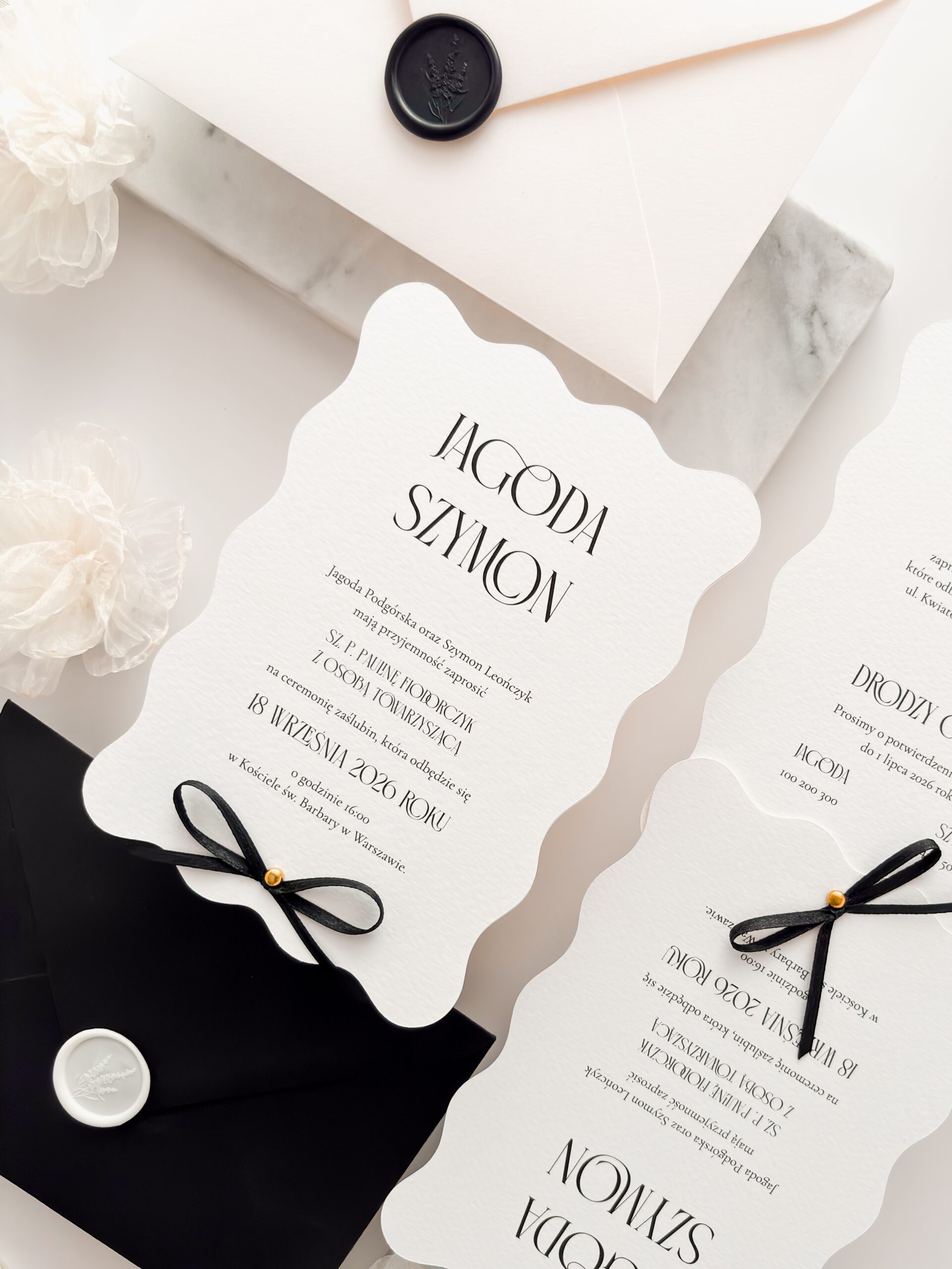 nowoczesne zaproszenie ślubne w kształcie fali