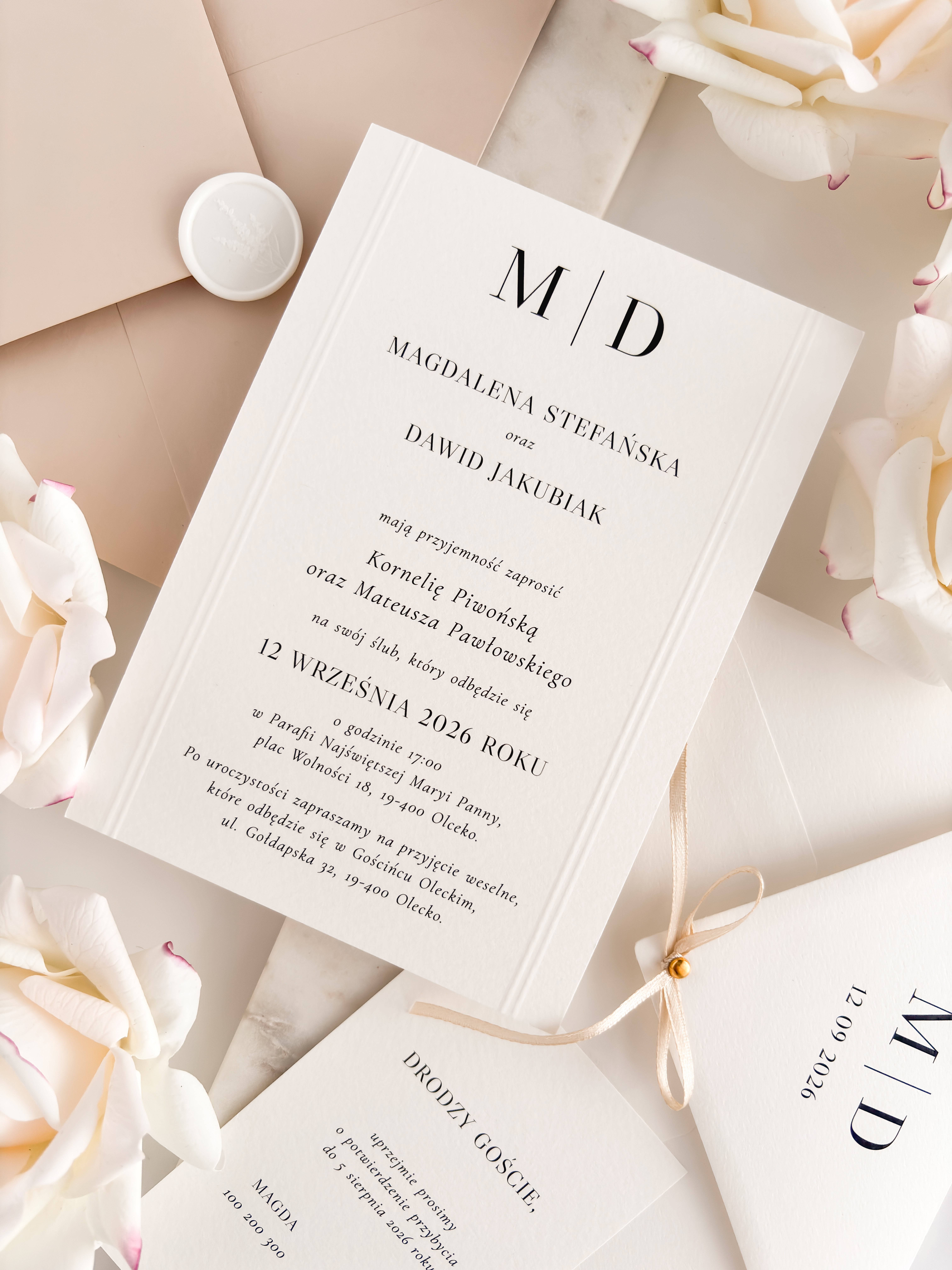 Zaproszenie ślubne Sophie z tłoczeniem – minimalistyczne białe zaproszenie z inicjałami