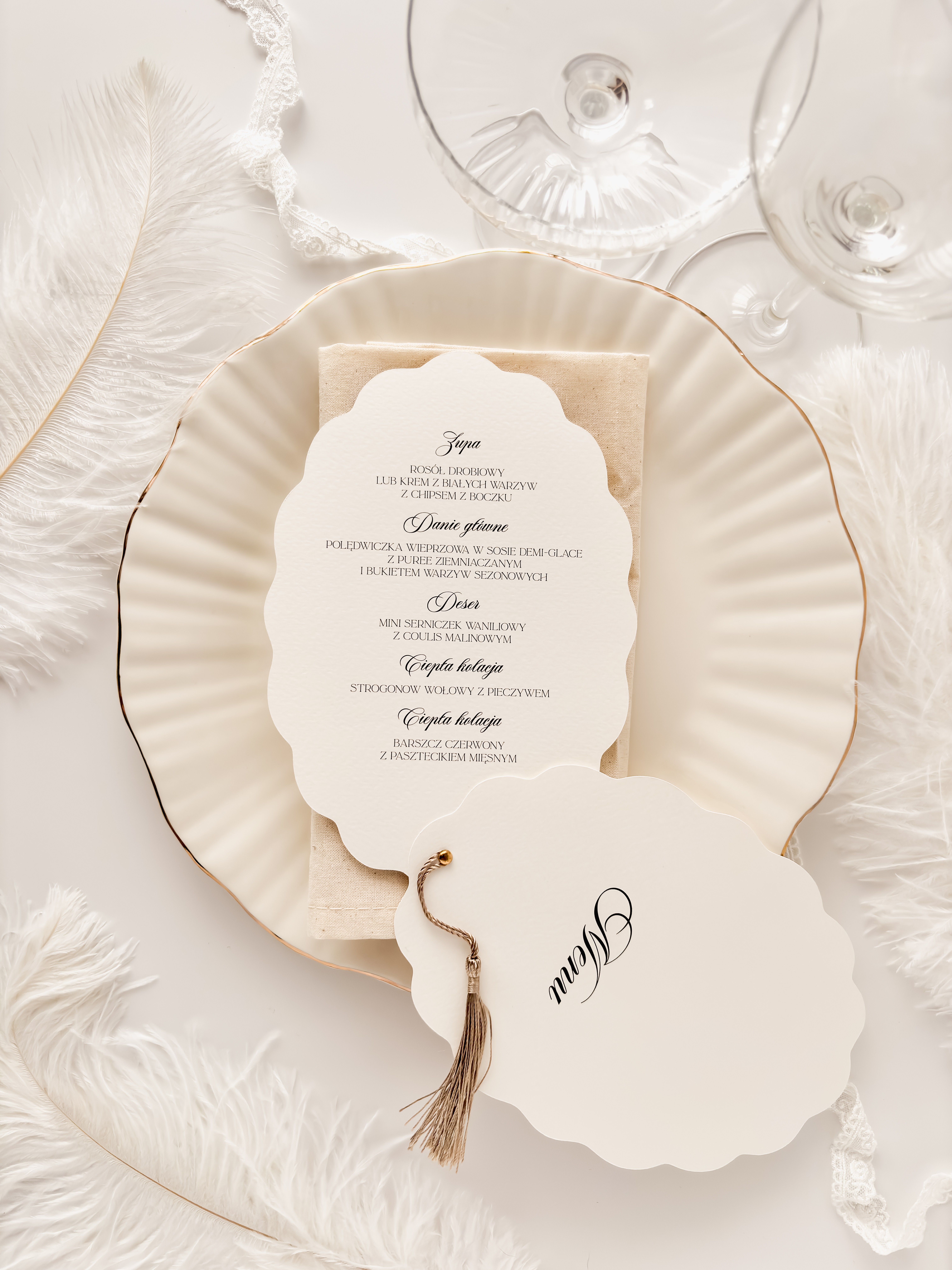 menu na talerz z dekoracyjnym chwostem