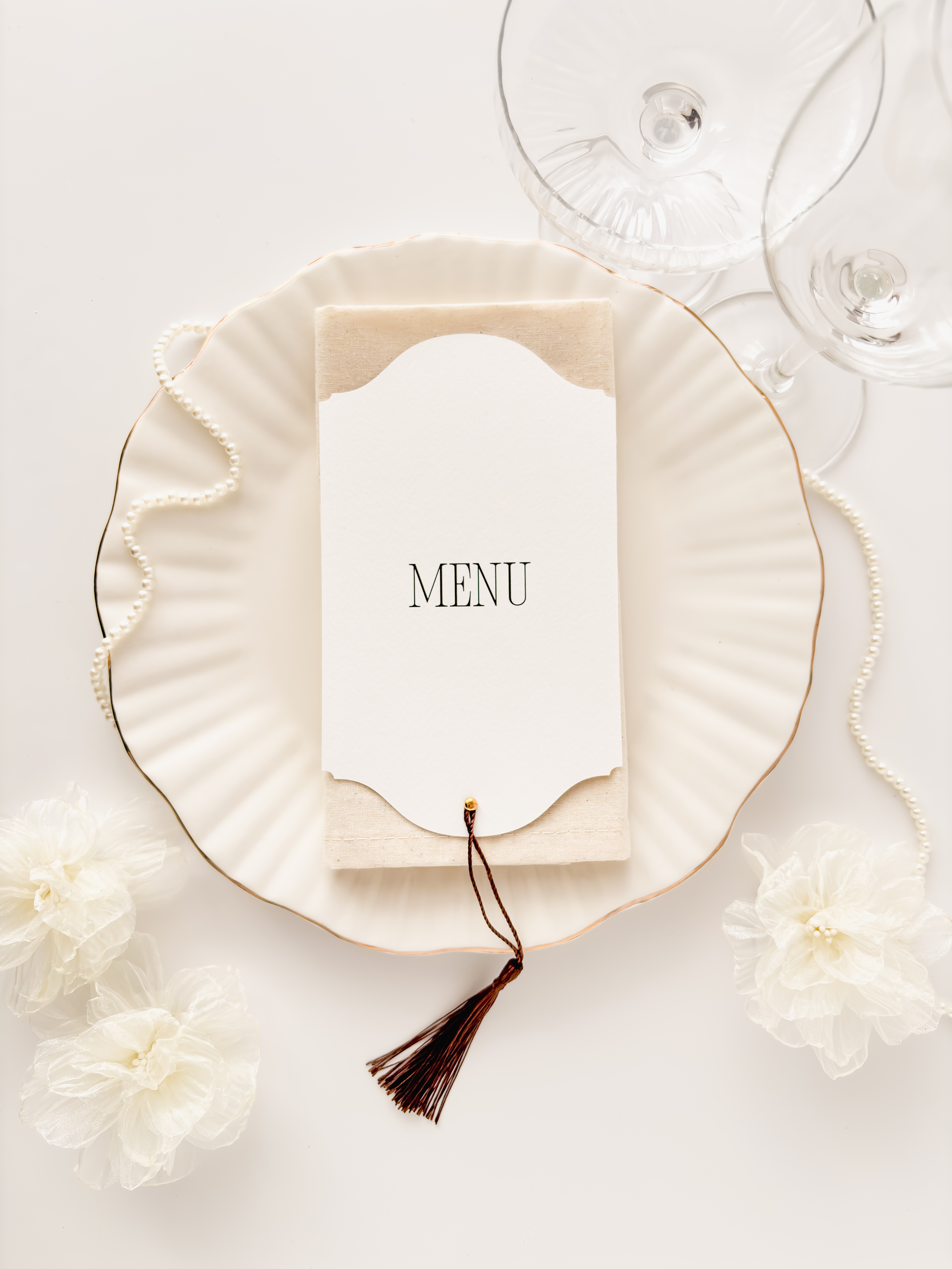 eleganckie menu leżące na przyjęcie weselne