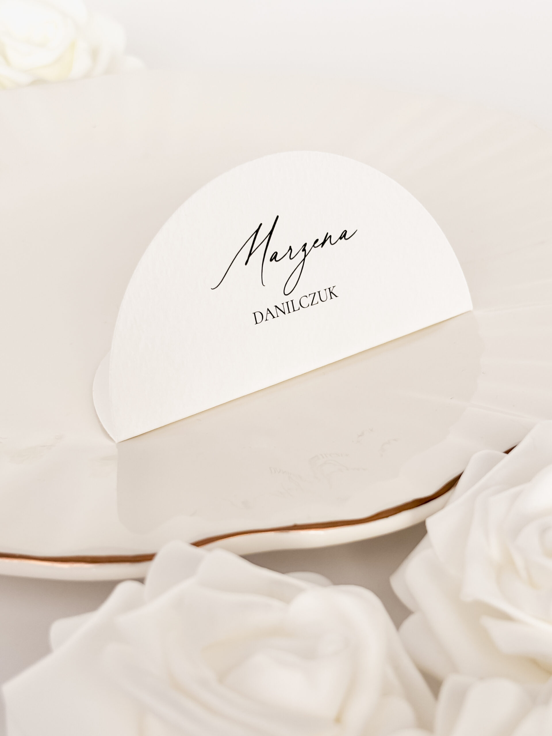 okrągła nowoczesna winietka stojąca weselna