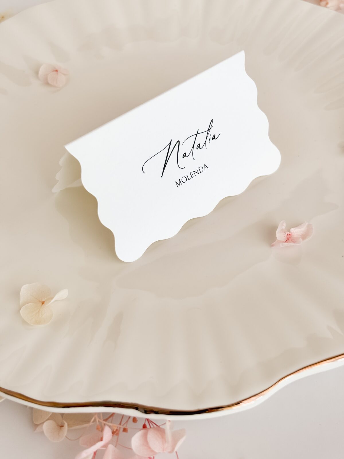 Winietka stojąca w kształcie fali